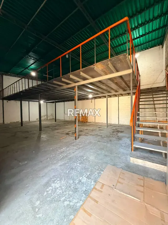 En Alquiler Galpón Industrial Versátil con Residencia y Excelente Infraestructura - 9