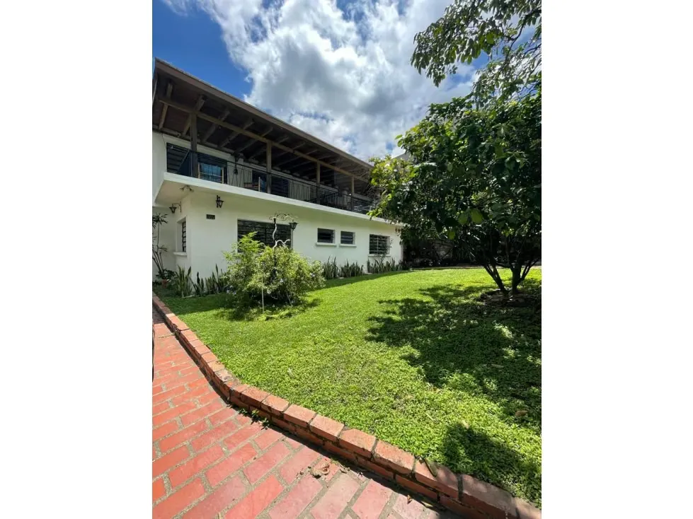 CASA EN VENTA 600 M2 - URB. ALTAMIRA