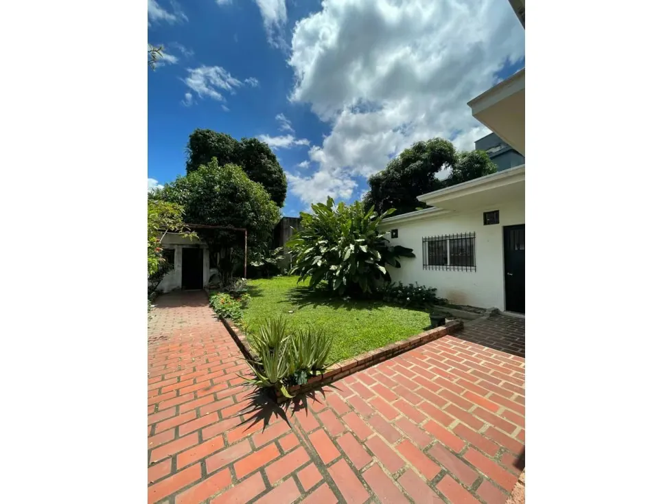 CASA EN VENTA 600 M2 - URB. ALTAMIRA - 2