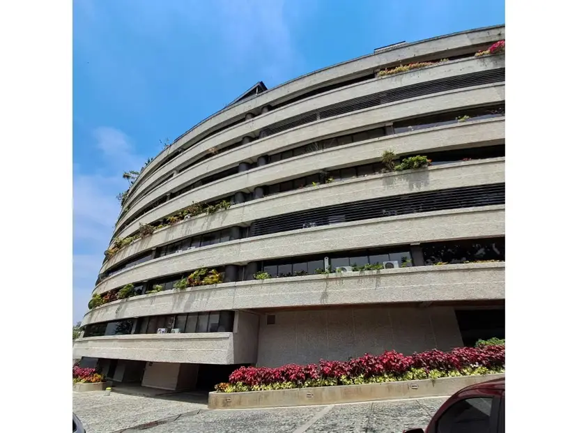 Sebucan/Alquiler/apto c/ terraza/400m2/4 hab con baño/ 2 hab serv/