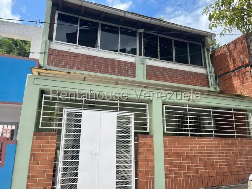 Casa (Multipes Niveles) en Venta en Cementerio, Distrito Metropolitano