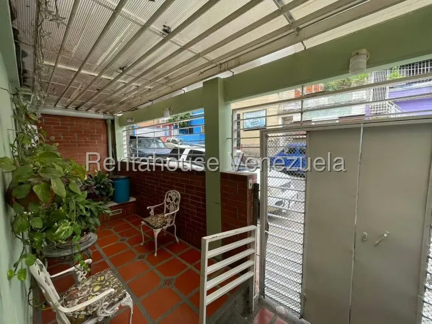 Casa (Multipes Niveles) en Venta en Cementerio, Distrito Metropolitano - 2