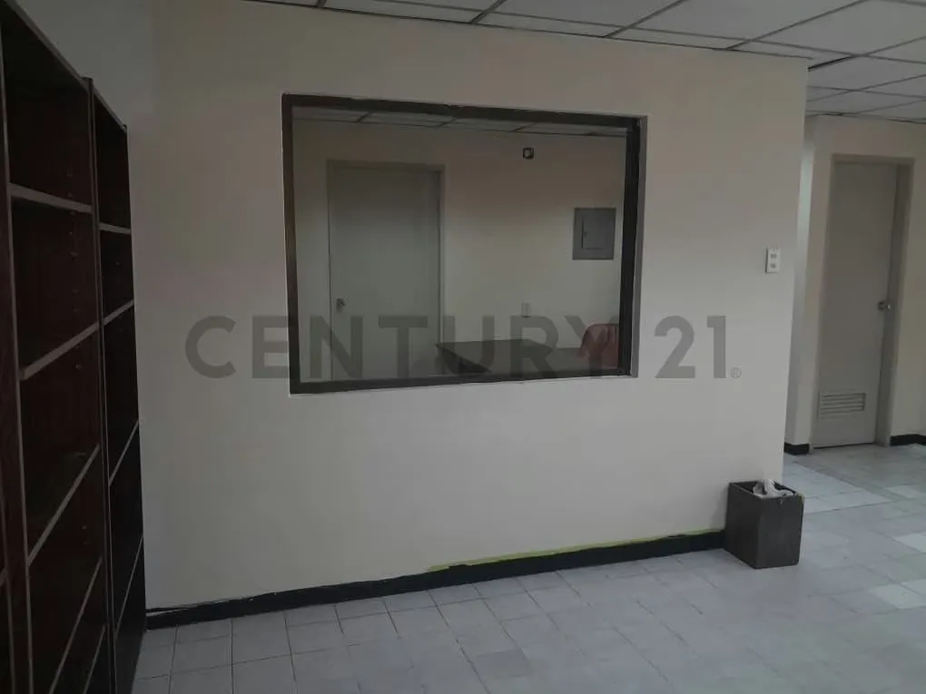 JCC- SE ALQUILA ILUMINADA OFICINA UBICADA EN EL CENTRO COMERCIAL PALO VERDE - 12