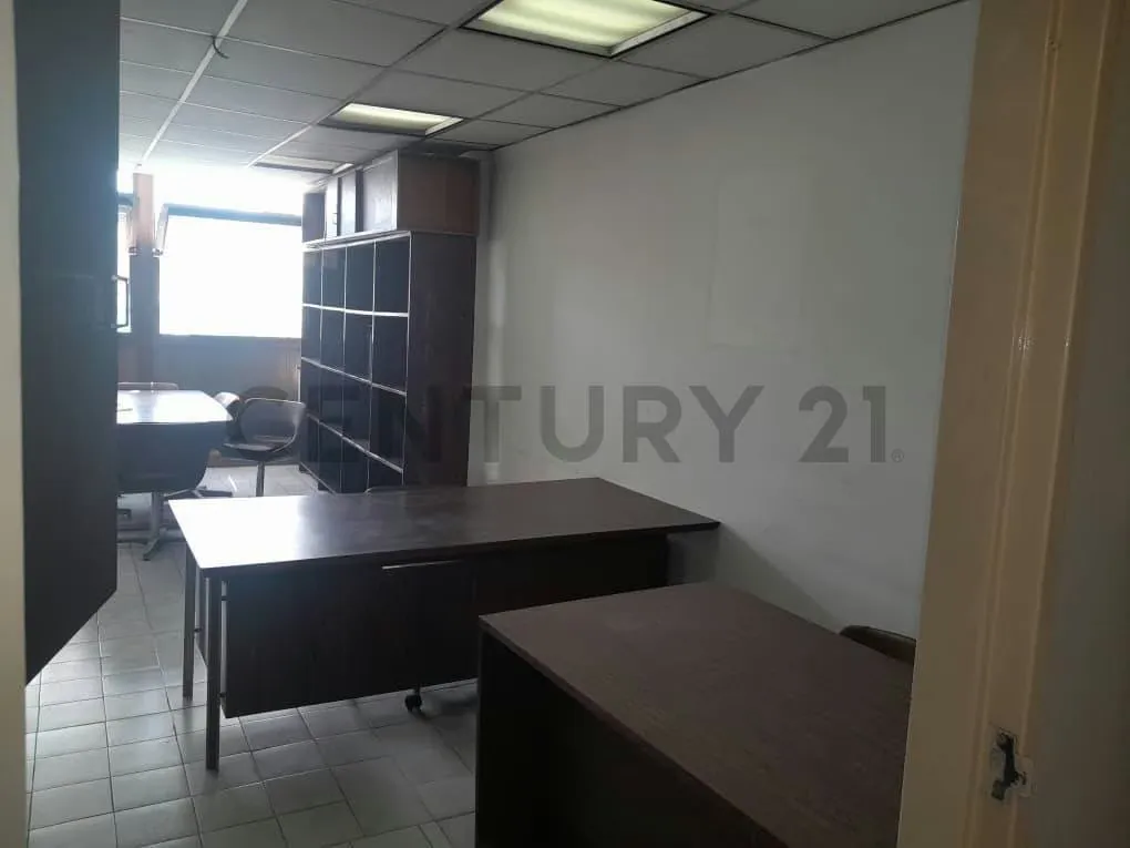 JCC- SE ALQUILA ILUMINADA OFICINA UBICADA EN EL CENTRO COMERCIAL PALO VERDE - 14