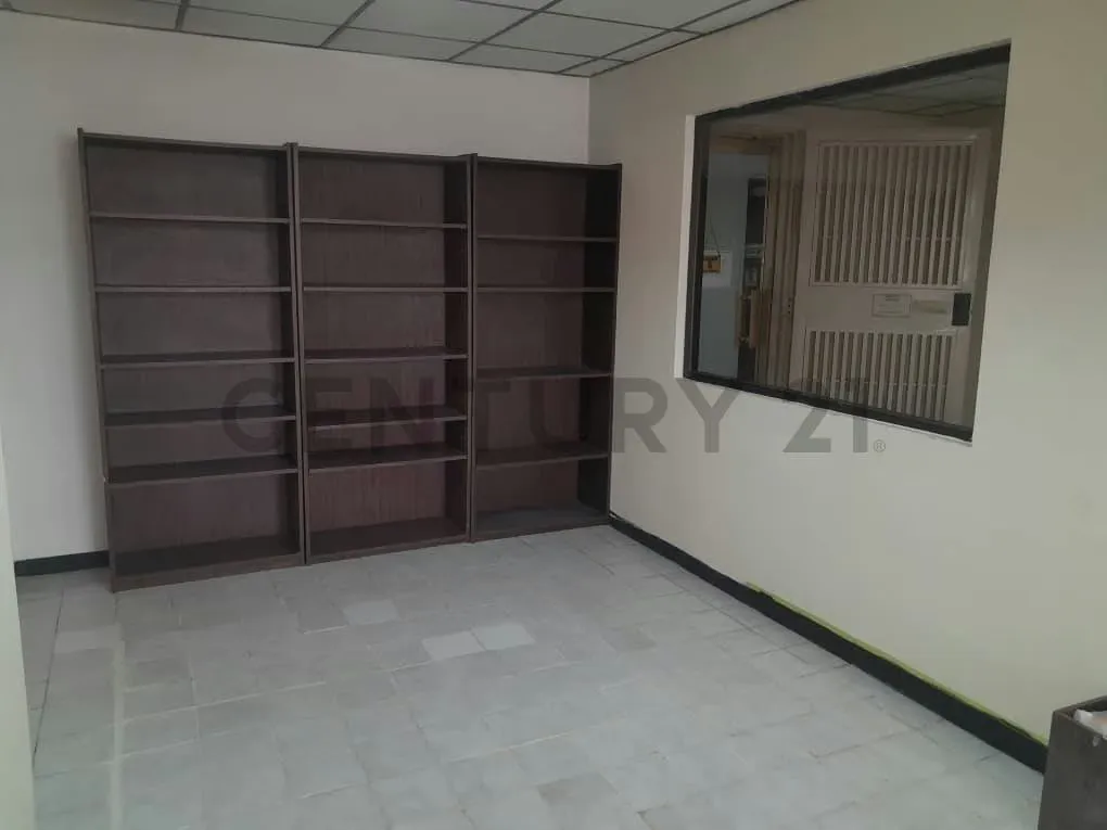 JCC- SE ALQUILA ILUMINADA OFICINA UBICADA EN EL CENTRO COMERCIAL PALO VERDE - 17