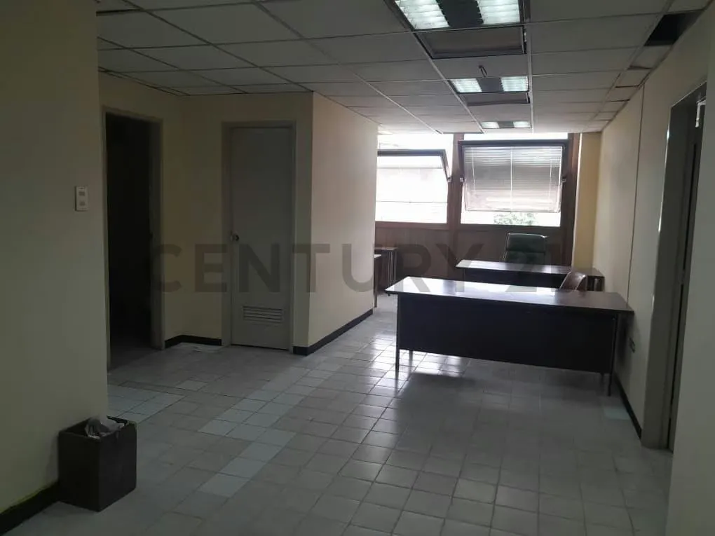 JCC- SE ALQUILA ILUMINADA OFICINA UBICADA EN EL CENTRO COMERCIAL PALO VERDE - 8