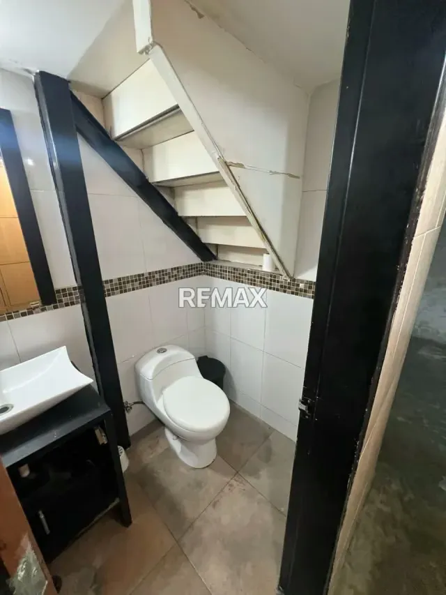 En Venta Local Comercial Galerías Ávila, La Candelaria - 11