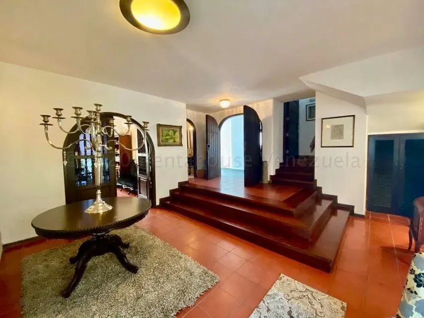 Casa (Duplex) en Venta en Prados del Este, Distrito Metropolitano - 2