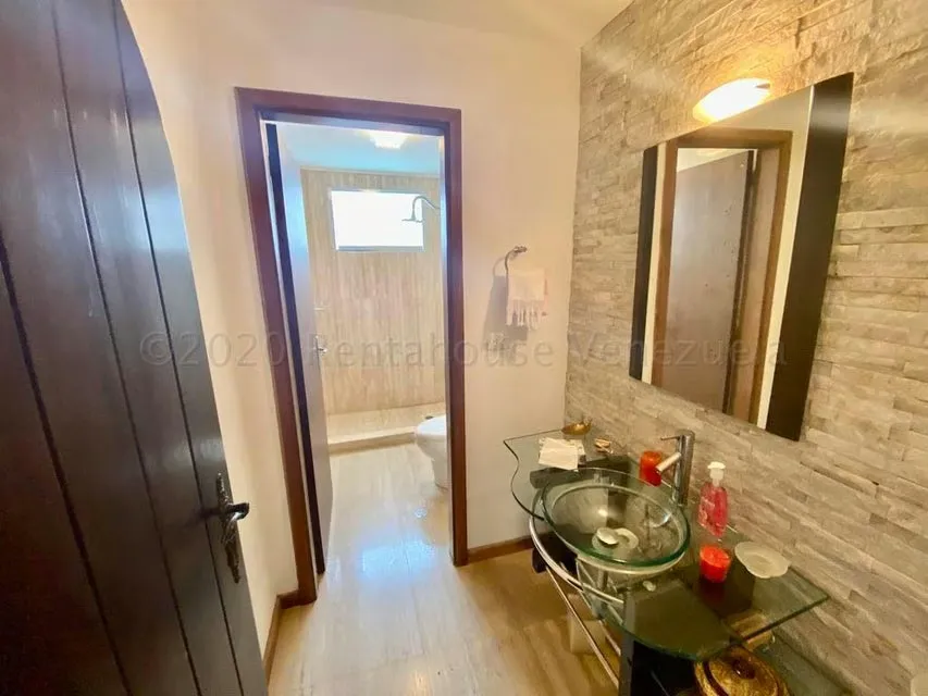 Casa (Duplex) en Venta en Prados del Este, Distrito Metropolitano - 26