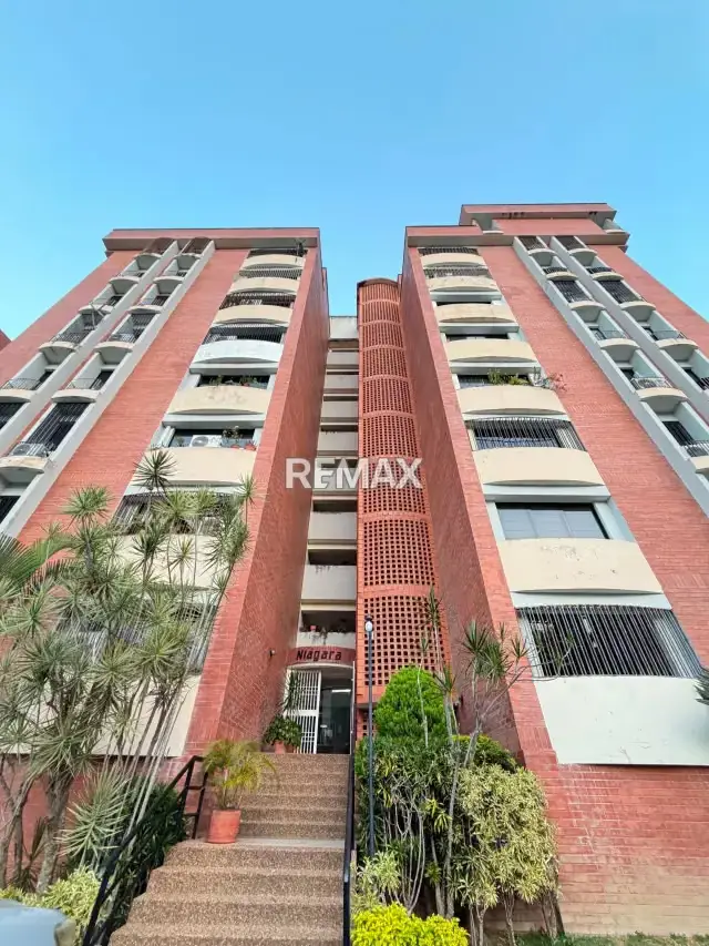 Hermoso Apartamento en Venta en Conjunto Resd La Cascada Edif. Niagara Piso 6