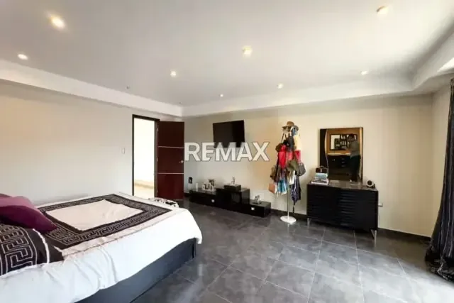 EN VENTA IMPONENTE CASA DE DOS NIVELES, MODERNA CON PISCINA, URB. COSTA AZUL, ISLA DE MARGARITA. - 17