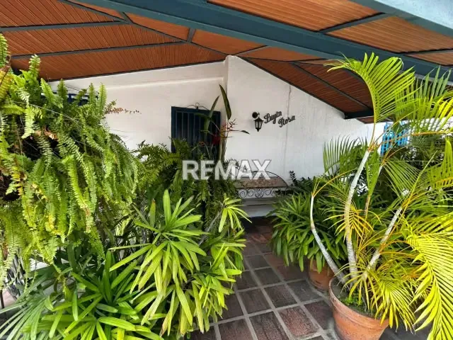 CASA EN VENTA, URB. LOS SAMANES