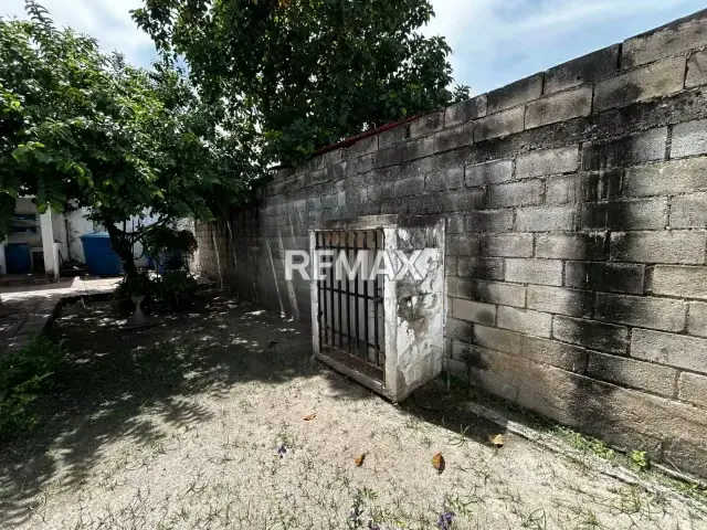 CASA EN VENTA, URB. LOS SAMANES - 12