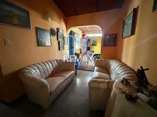 CASA EN VENTA, URB. LOS SAMANES - 7