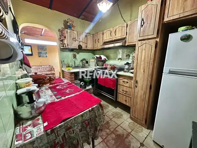 CASA EN VENTA, URB. LOS SAMANES - 9