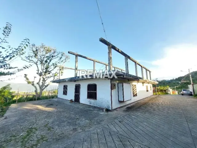 CASA EN VENTA CON TERRENO y AVANCE DE CONSTRUCCIÓN El Valle, Sector el Descanso, Municipio Independencia