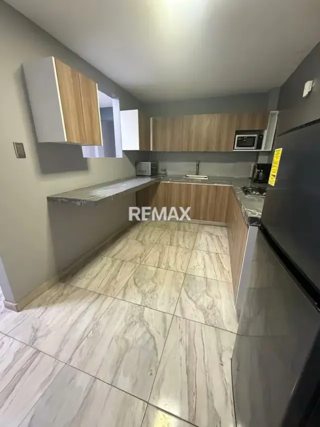 VENTA OFICINA COMERCIAL CON CASA DE UNA HABITACION - 12