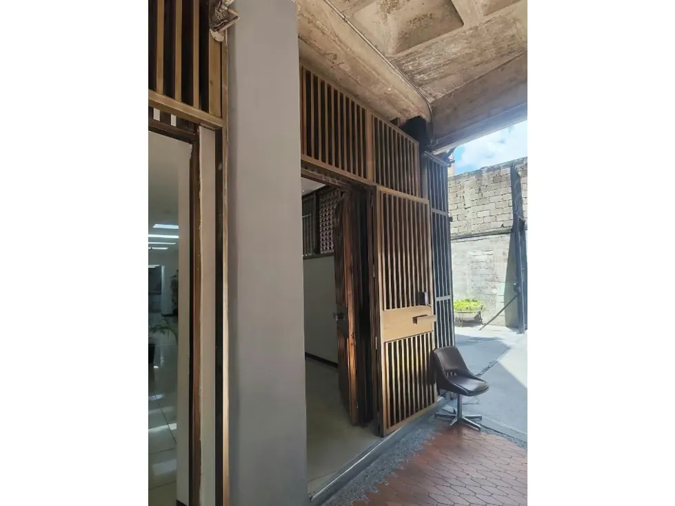 OFICINA ALQUILER 85 MTS2 TORRE BAZAR BOLÍVAR