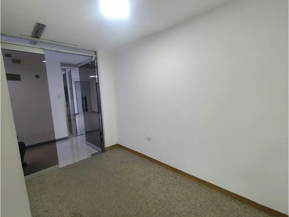 OFICINA ALQUILER 85 MTS2 TORRE BAZAR BOLÍVAR - 8