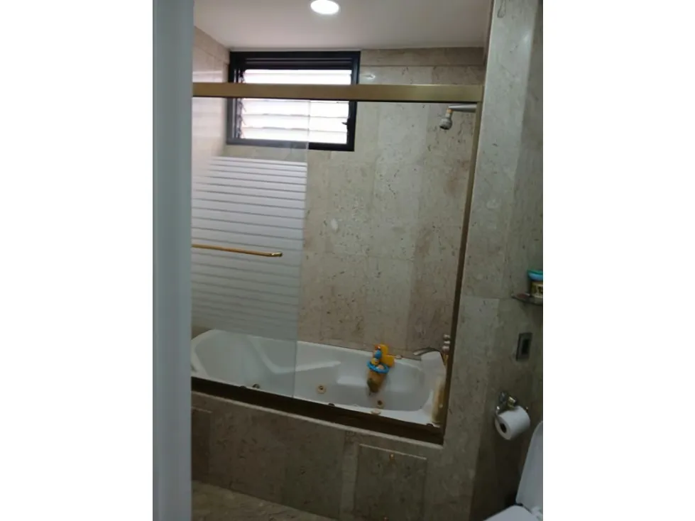 Vendo APTO 280m2, 4H/5B/4E,MALETERO URB Campo Alegre 7746 - 32