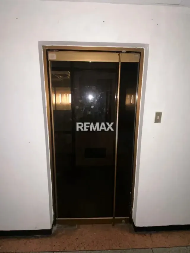SE VENDE OFICINA AL LADO DE LA ALCALDÍA DE VALENCIA C.C. ORION