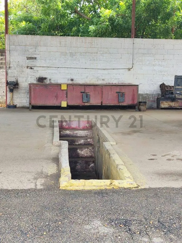 Empresa para construcción, en zona industrial sur - 38
