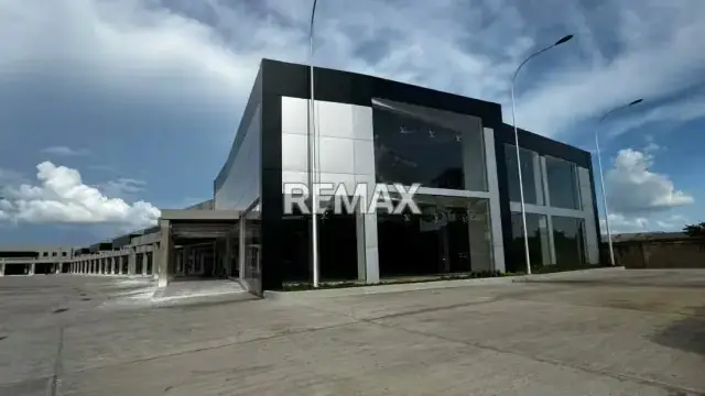 Se Vende Local de Dos Niveles en Centro Comercial Tipuro Center