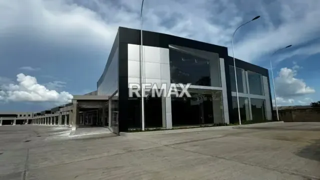Se Vende Local de Dos Niveles en Centro Comercial Tipuro Center
