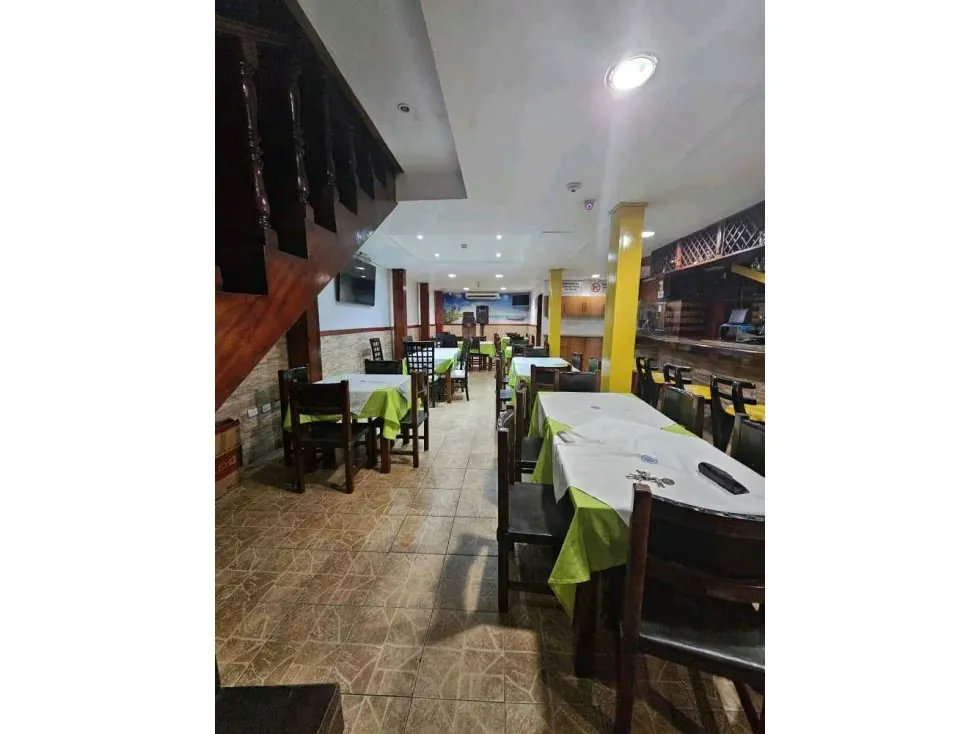 Vendo local/restaurante a pie de calle 392m Sabana Grande 2261