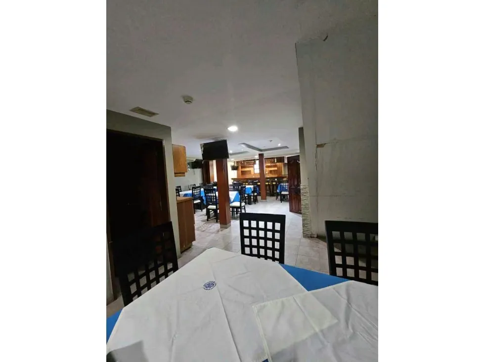 Vendo local/restaurante a pie de calle 392m Sabana Grande 2261 - 13