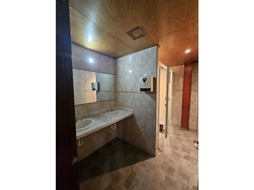 Vendo local/restaurante a pie de calle 392m Sabana Grande 2261 - 14
