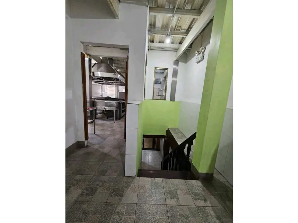Vendo local/restaurante a pie de calle 392m Sabana Grande 2261 - 16