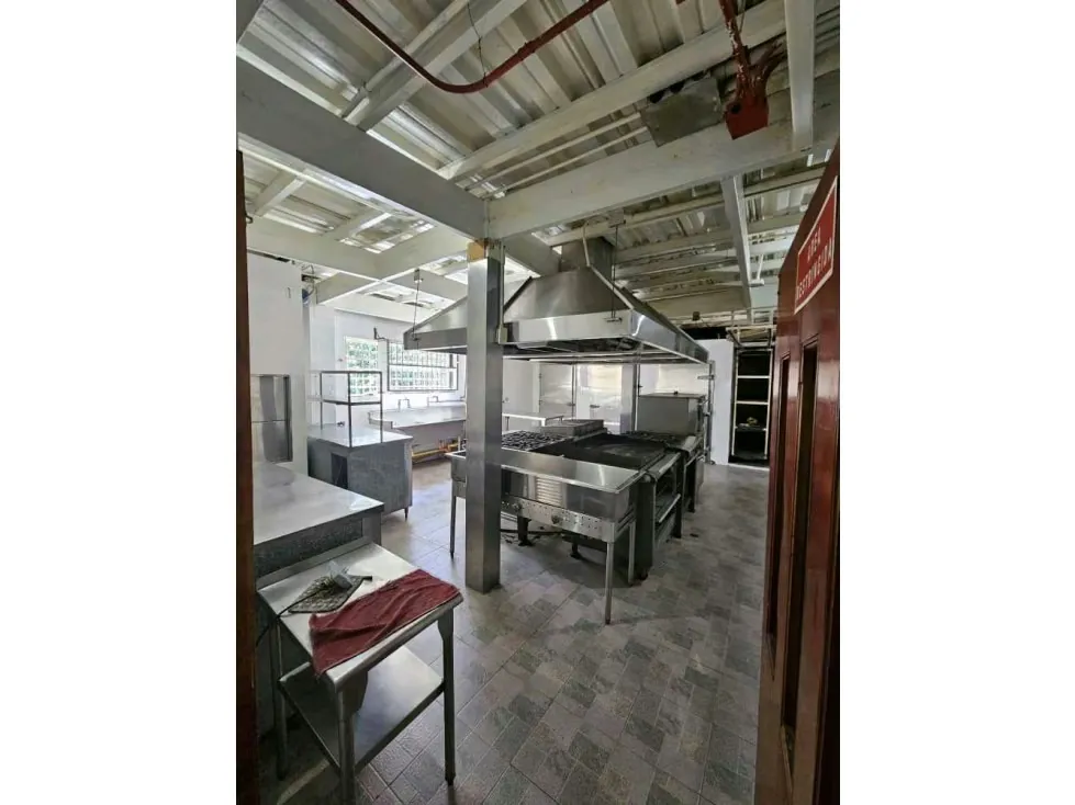 Vendo local/restaurante a pie de calle 392m Sabana Grande 2261 - 17