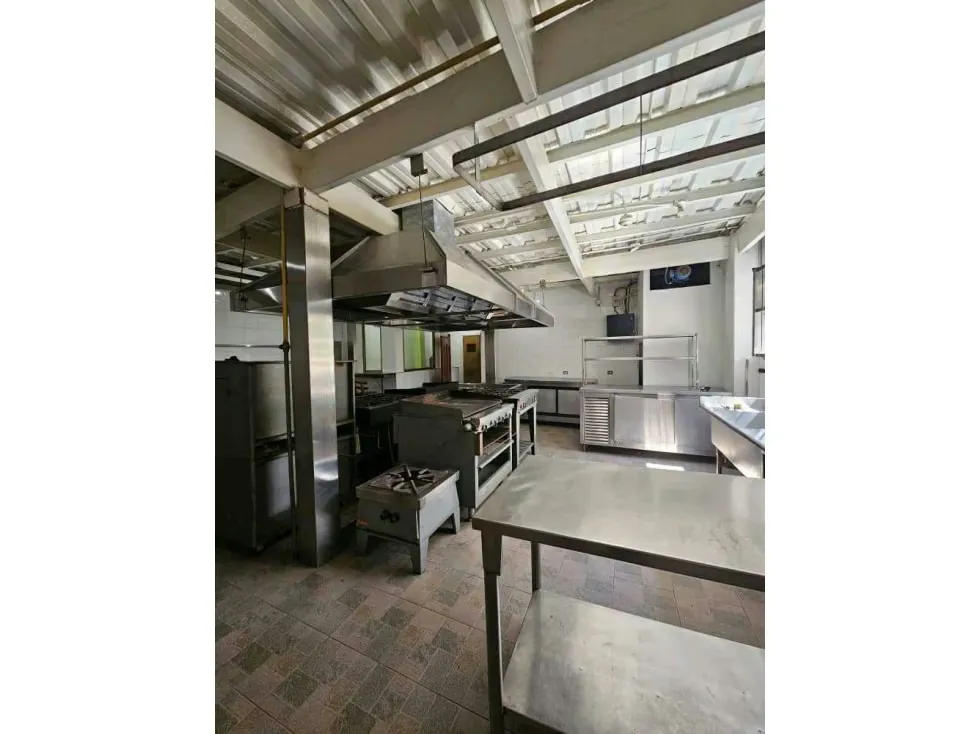 Vendo local/restaurante a pie de calle 392m Sabana Grande 2261 - 19