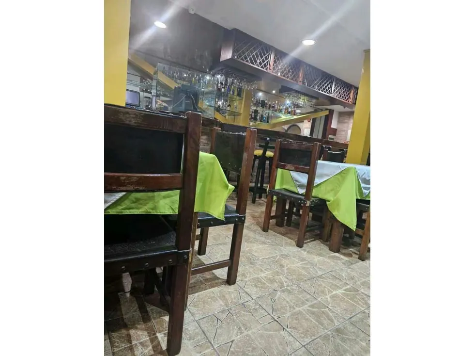 Vendo local/restaurante a pie de calle 392m Sabana Grande 2261 - 3