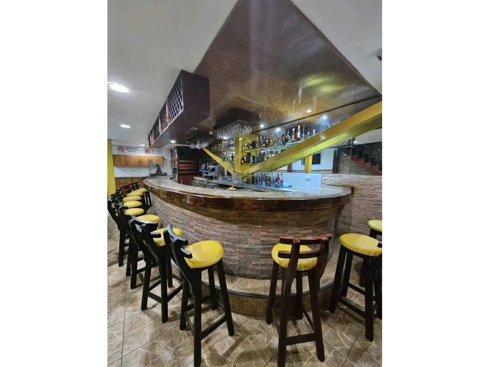 Vendo local/restaurante a pie de calle 392m Sabana Grande 2261 - 4