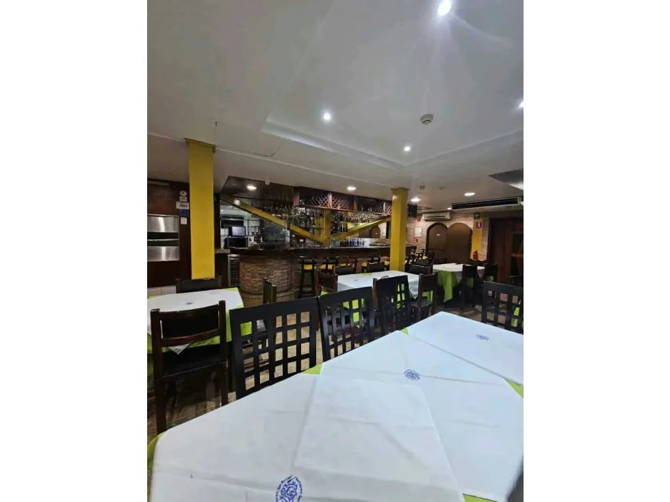 Vendo local/restaurante a pie de calle 392m Sabana Grande 2261 - 5