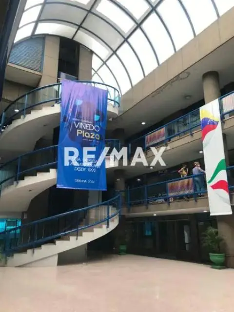SE VENDE CENTRO COMERCIAL VIÑEDO PLAZA EN AV BOLÍVAR NORTE