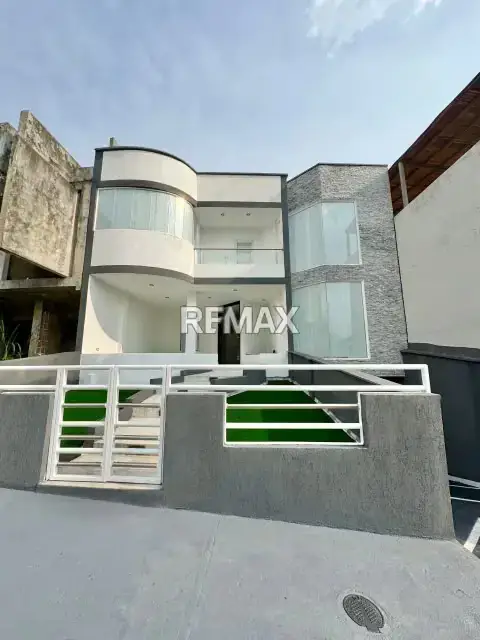 EN VENTA Estupenda Casa moderna Ubicada en la Urbanización Colinas de Pirineos San Cristóbal estado Táchira.