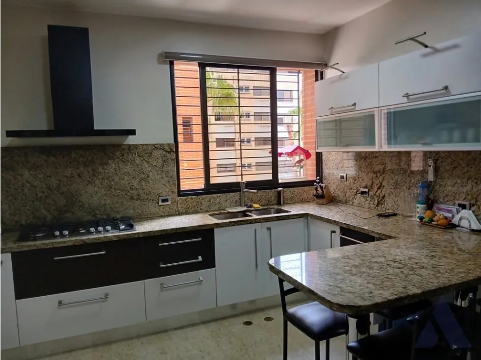 Vendo apartamento 285m2, 4H/5B/4E, MALETERO, URB Campo Alegre7758 - 12