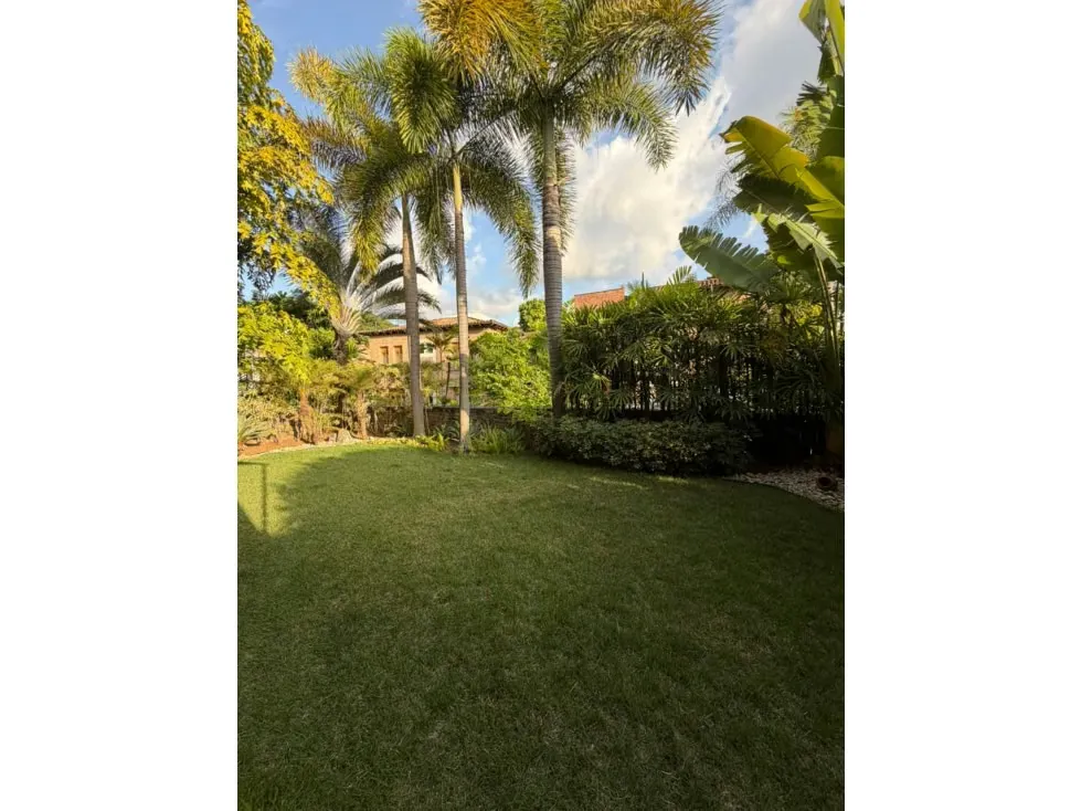 Se vende casa 573m² 3h+s/4b+s/4p La Floresta - 2