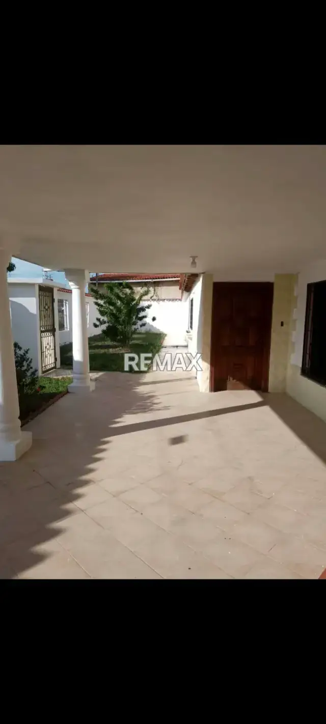 Vendo Casa Quinta en Av bella vista, Urb Reina Paulina
