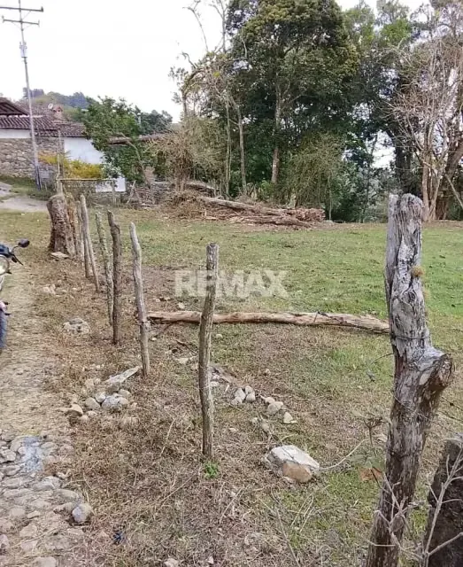 TERRENO EN VENTA EN LOMAS DE CUBIRO - 2