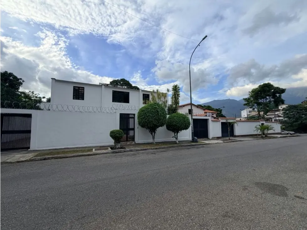 Se vende casa 600m2 Santa Mónica 0785 - 2