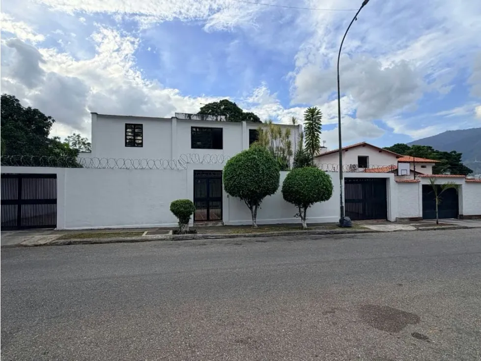 Se vende casa 600m2 Santa Mónica 0785 - 4