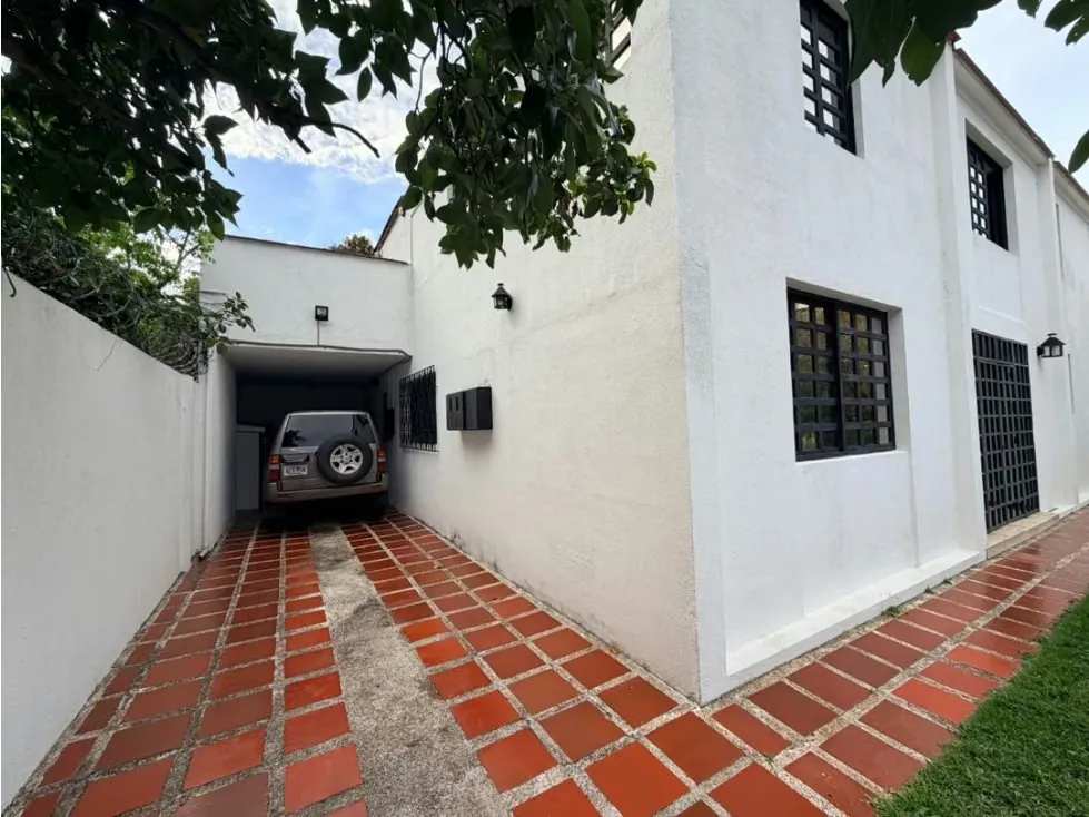 Se vende casa 600m2 Santa Mónica 0785 - 8