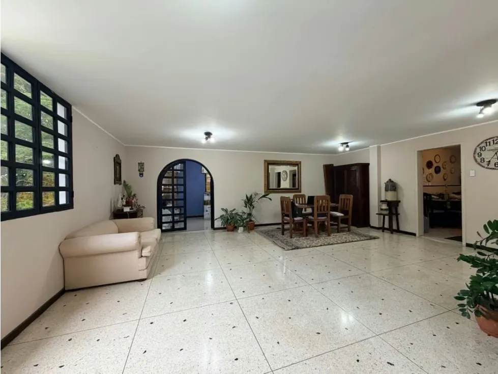Se vende casa 600m2 Santa Mónica 0785 - 9