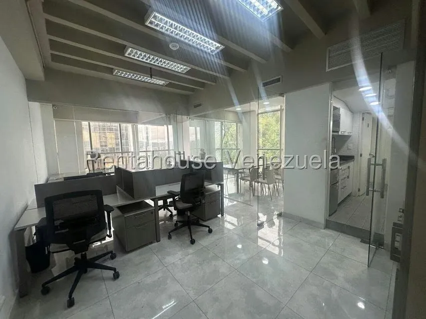 Oficina en Alquiler en Santa Paula, Distrito Metropolitano - 17