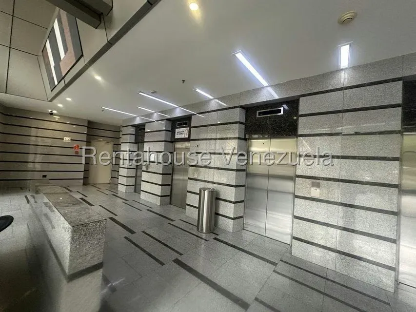 Oficina en Alquiler en Santa Paula, Distrito Metropolitano - 24