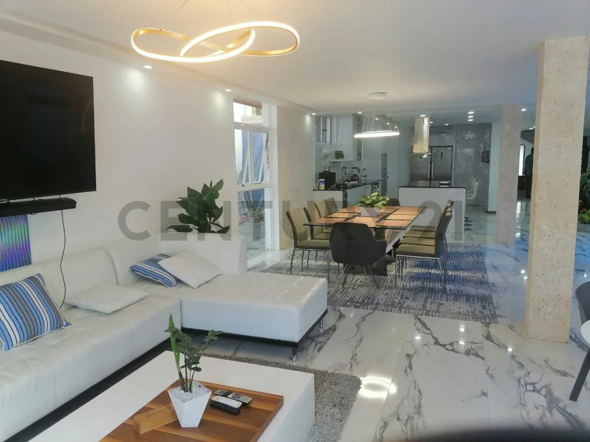 Exquisita Quinta Recién Remodelada en Prados del Este - 12